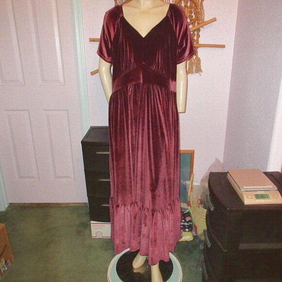 Torrid Velvet Tiered Maxi Dress Size 4X Pockets Witchy Goth Grunge Steampunk NEW - Picture 2 of 12
